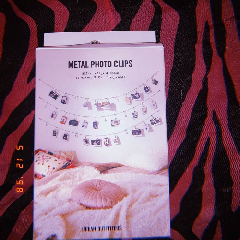 URBAN OUTFITTERS METAL PHOTO CLIPS